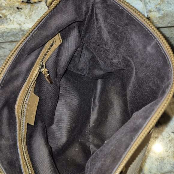 Gucci Tan Suede & leather Crossbody With Nailhead Accents.w:9,5"x9"×2.5"drop 19" - Picture 12 of 16